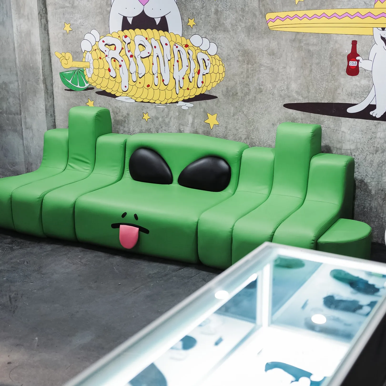 Alien Face Couch<Ripndip Hot