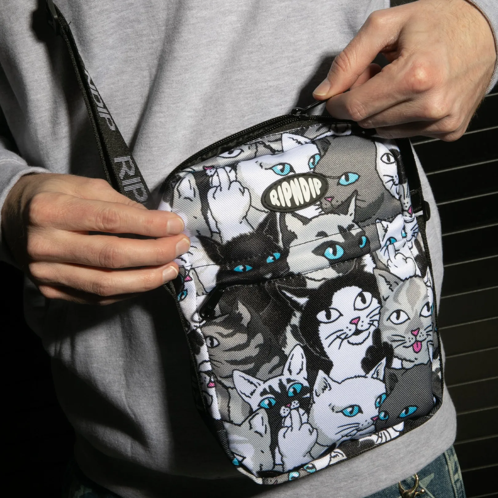 Family Tree Shoulder Bag (Black)<Ripndip Shop