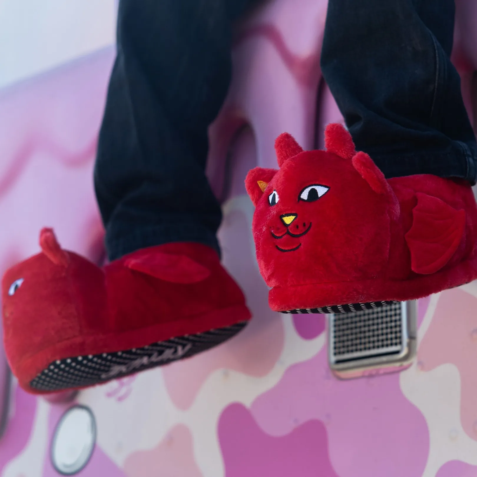 Lord Devil Plush Slippers (Red)<Ripndip Discount