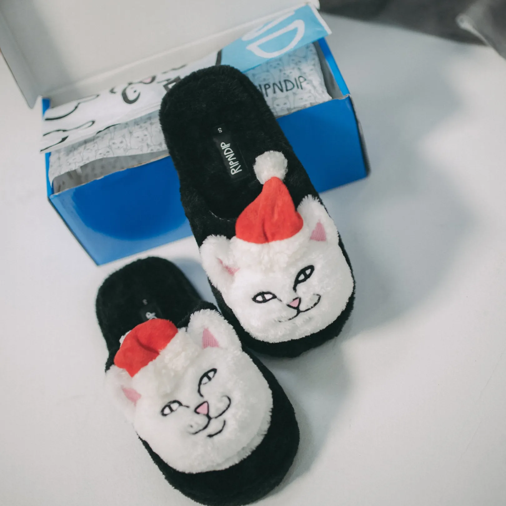 Lord Santa Fuzzy House Slippers (Multi)<Ripndip Shop