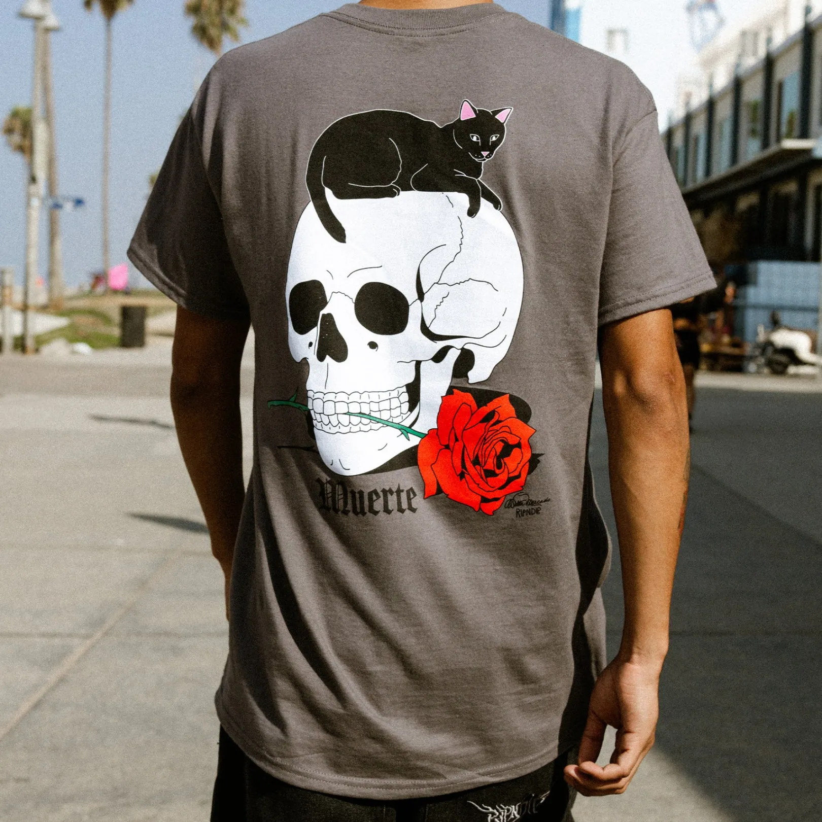 Muerte Tee (Charcoal)<Ripndip Hot