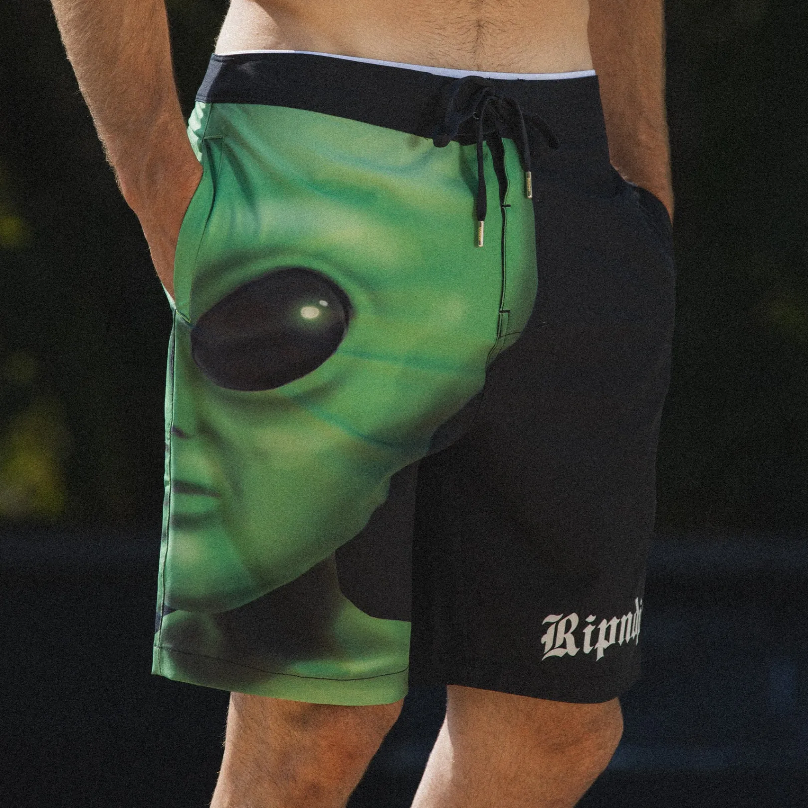 We Come In Peace Swim Shorts (Black)<Ripndip Hot